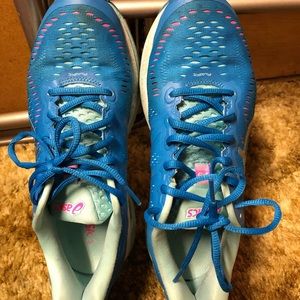 ASICS Gel Kayano Women’s Sneakers, Gently Used!!